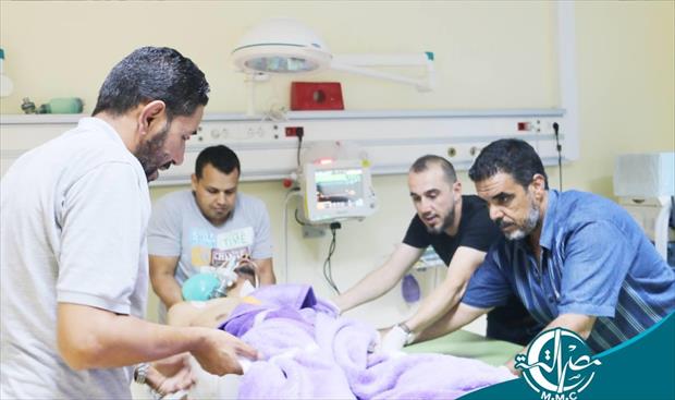 مركز مصراتة الطبي يستقبل جريـحًا من ضحايا الهجوم الإرهابي على بوابة كعام