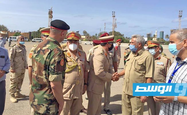 عدد من ضباط الجيش الليبي في جنازة اللواء الراحل سليمان محمود في طرابلس. الأربعاء 7 أكتوبر 2020. (الإنترنت)