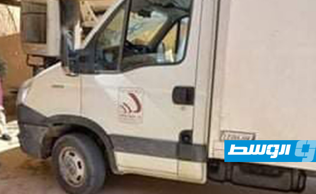 إحدى السيارات التي استلمها مكتب شركة هاتف ليبيا في سرت. (الإنترنت)