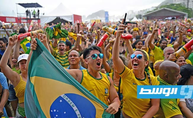 الأصفر والأخضر يطغيان على ملابس البرازيليين لمواكبة فريق الكرة