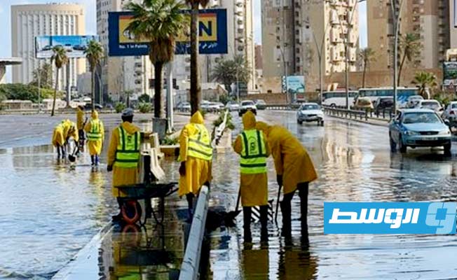 نزح مياه الأمطار من شوارع طرابلس (صور)