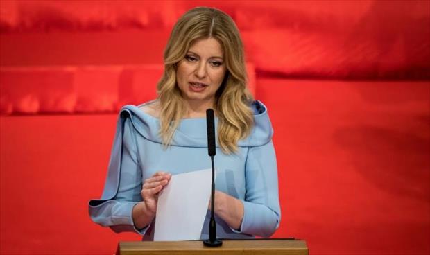 أول رئيسة لسلوفاكيا تؤدي اليمين الدستورية