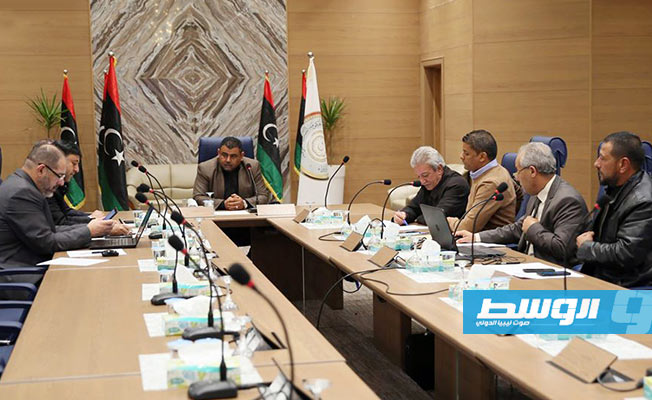 الحكومة الموقتة تدرس معالجة مشاكل طفح المياه السوداء والأمطار في بنغازي