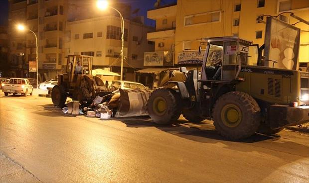بالصور: بلدية بنغازي تستأنف أعمال النظافة