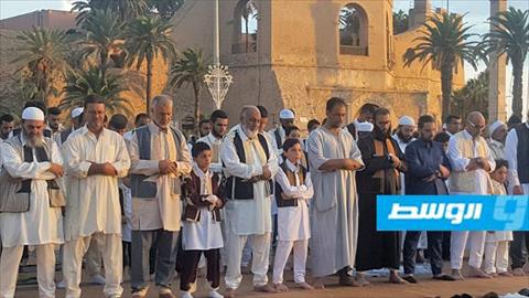 بالصور: الليبيون يؤدون صلاة عيد الأضحى