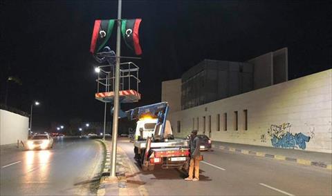 بالصور: تزيين شوارع طرابلس بالأعلام الليبية والتونسية استعدادا لزيارة قيس سعيد