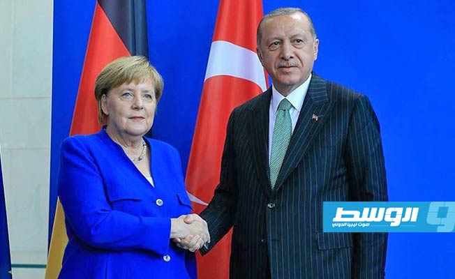إردوغان يطلب في اتصال مع ميركل «تقاسم عبء» المهاجرين