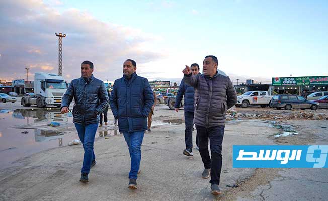 مسؤولون في حكومة حماد يتفقدون المناطق المتضررة جراء السيول في البيضاء، 14 يناير 2024. (حكومة حماد)