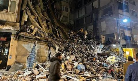 53 وفاة و420 جريحا في تركيا جراء الزلزال
