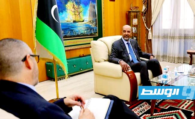 الكوني وسفير الاتحاد الأوروبي لدى ليبيا خلال لقائهما في طرابلس، الإثنين 20 يونيو 2022. (المجلس الرئاسي)