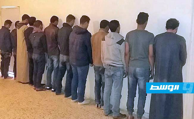 المباحث العامة في إمساعد تضبط 12 مهاجرًا مصريًّا قرب بئر الأشهب