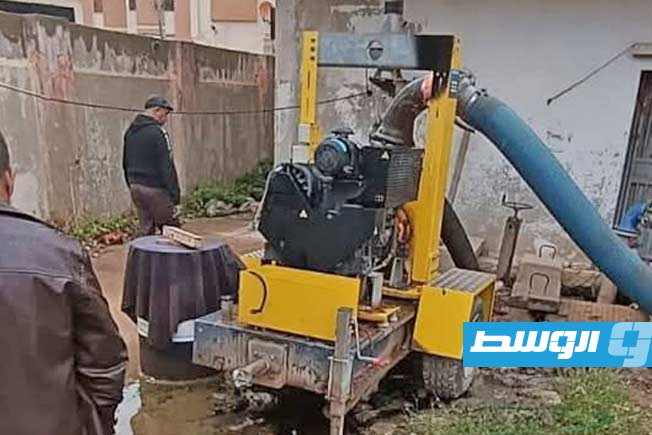 Benghazi Municipality prepares report on the sewage crisis in the Old Al-Kish neighborhood after an inspection visit