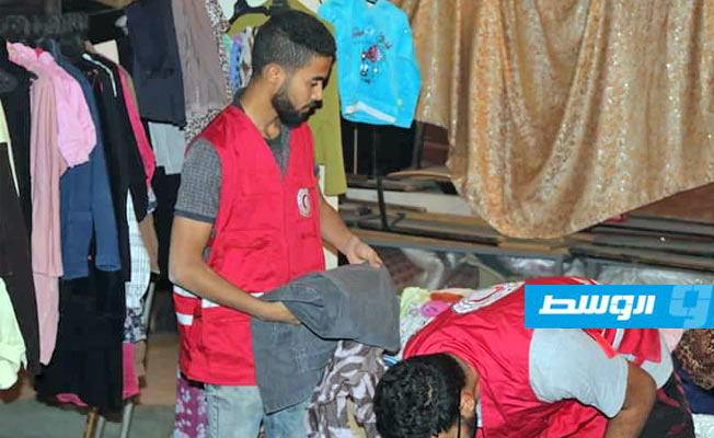 جمعية الهلال الأحمر فرع ترهونة توزع مساعدات على الأسر المحتاجة