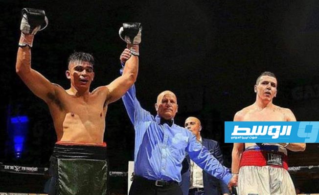 ليلة الأبطال.. الملاكم الليبي فتحي بربيش يفوز بالقاضية على منافسه البريطاني