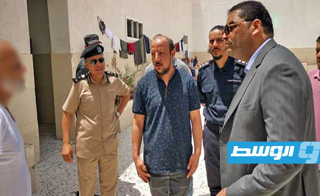 جولة تفقدية لوزير العدل بحكومة الوفاق داخل سجن عين زارة، 4 يوليو 2020. (عدل الوفاق)