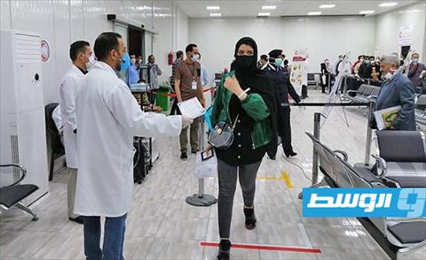 بالصور.. وصول 240 مواطنا ليبيا من العالقين بتركيا إلى مطار مصراتة