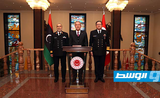 «الدفاع التركية»: آكار يستقبل قائد البحرية الليبية (صور)
