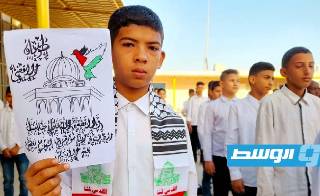 بالصور.. وقفة لتلاميذ مدرسة في رقدالين دعمًا للقضية الفلسطينية