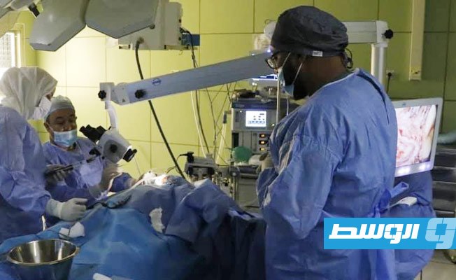 إجراء أول عملية «زراعة قوقعة» بمركز بنغازي الطبي في ظل جائحة «كورونا»