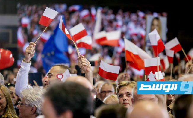 البولنديون يصوّتون في «أهم» انتخابات منذ سقوط الشيوعية