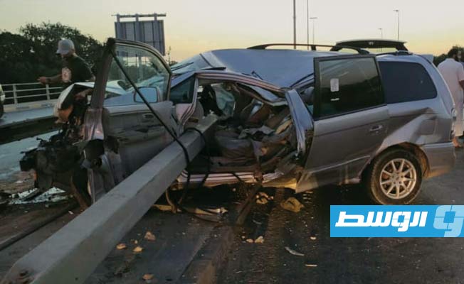 السيارة التي اصطدمت بالطريق السريع في طرابلس، 15 مايو 2021. (مديرية أمن طرابلس)