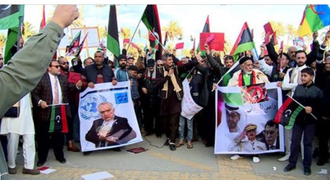 متظاهرون في طرابلس يحتجون على اجتماع أبوظبي