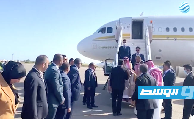 وزير خارجية السعودية يصل طرابلس للمشاركة في مؤتمر «استقرار ليبيا»