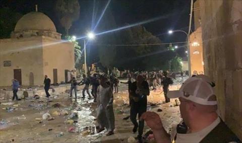 صدامات بين مصلين وقوات الاحتلال في حرم المسجد الأقصى