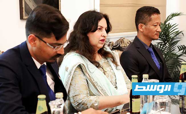 اجتماع القطراني مع السفير الهندي والوفد المرافق له، الإثنين، 16 أبريل 2022. (مكتب الإعلام والتواصل بديوان مجلس الوزراء بنغازي)