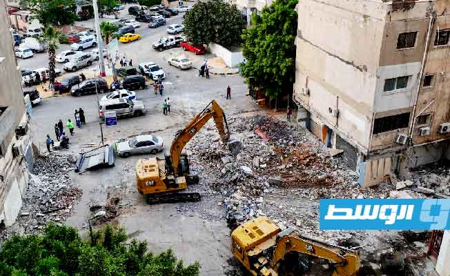 بالصور.. حملة لإزالة العشوائيات في طرابلس ضمن أعمال لجنة فتح المسارات