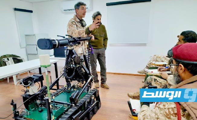 تدريب ضباط الهندسة العسكرية على استخدام الروبوت والإسعافات الأولية