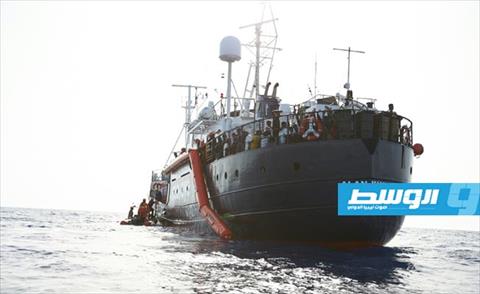 إيطاليا تقر قانونا يعاقب سفن إنقاذ المهاجرين
