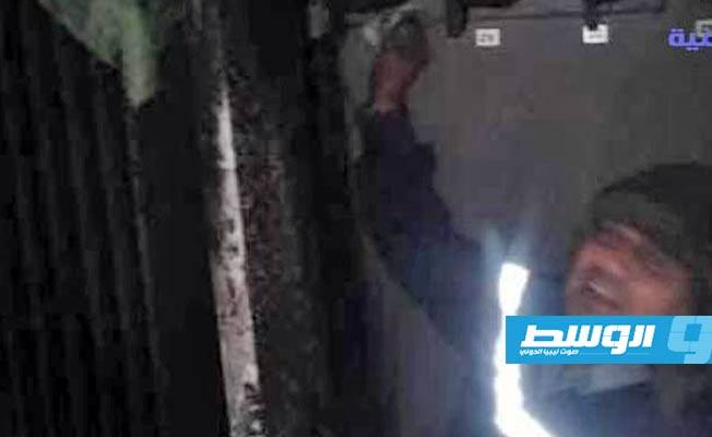 استبدال كوابل محروقة بحي أرض لملوم في بنغازي، 29 ديسمبر 2020. (كهرباء الموقتة)