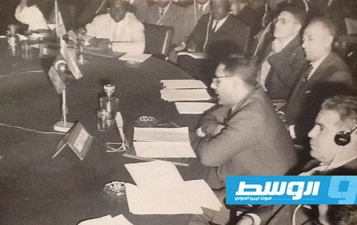 السيد عبد القادر العلام وحطاب في الأمم المتحدة ويظهر في الصور المناضل منصور الكيخيا