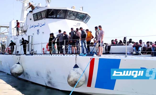 إنقاذ 70 مهاجرا أفريقيا في عرض البحر وإعادتهم إلى طرابلس