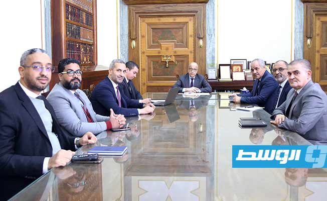 الكبير في اجتماع مع مسؤولين بالمصرف المركزي بالعاصمة طرابلس، 20 ديسمبر 2023. (المصرف المركزي)
