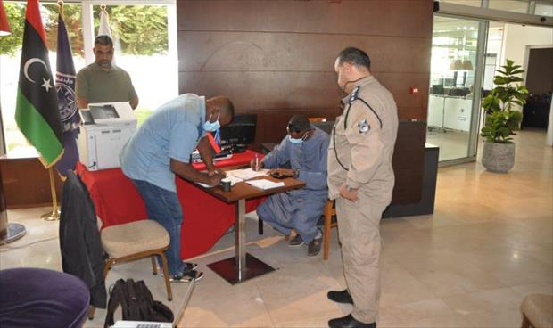 استقبال القيادات الأمنية لدى وصولها ديوان وزارة الداخلية في طرابلس، الجمعة 22 أكتوبر 2021. (وزارة الداخلية)