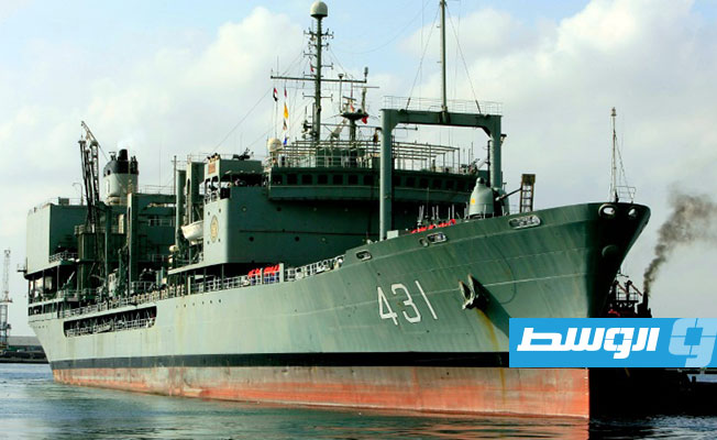 إيران تتسلم سفينتين حربيتين يضمان مدمرة وكاسحة ألغام
