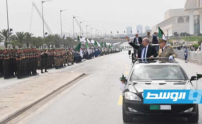عرض عسكري في أحد شوارع العاصمة، في الذكرى الستين للاستقلال، في الخامس من يوليو 2022 (الرئاسة الجزائرية)