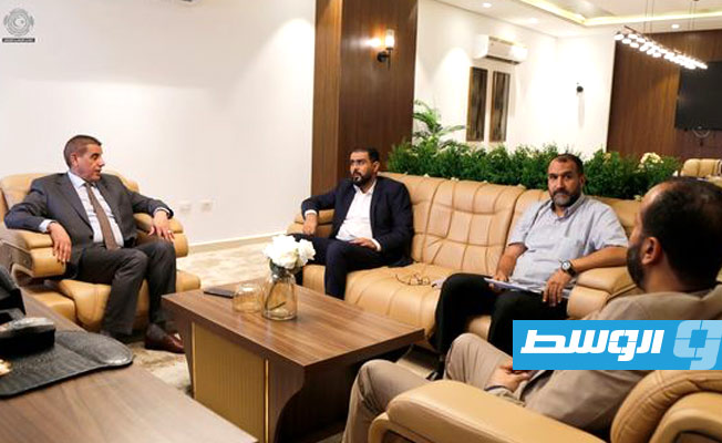 اجتماع القطراني والزادمة وحماد مع رئيس الرقابة الإدارية التابع لمجلس النواب عبدالسلام الحاسي في بنغازي، الإثنين 5 سبتمبر 2022. (المكتب الإعلامي)