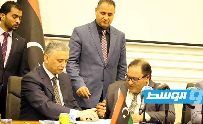 مراسم التوقيع على اتفاقية تنفيذ منحطة الطلاب بين وزارة التعليم العالي ومصرف الجمهورية. (وزارة التعليم العالي)