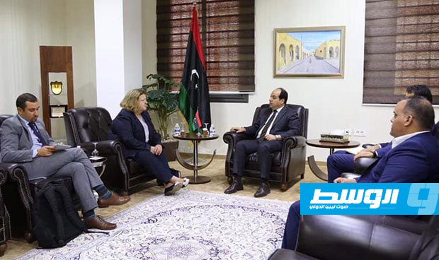لقاء معيتيق وريبيرو بمقر رئاسة الوزراء في طرابلس. (إدارة التواصل والإعلام)
