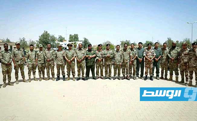 ضباط من اللواء 128 معزز ولواء طارق بن زياد التابعين للقيادة العامة المجتمعين في أوباري جنوب غرب ليبيا. (الناطق باسم القيادة العامة)