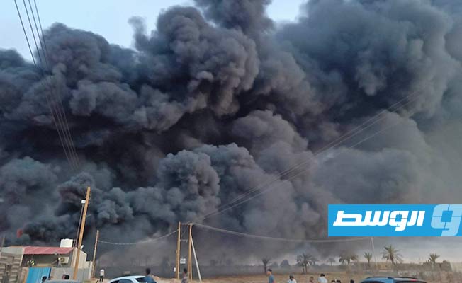 عمود دخان يتصاعد من موقع قصف شرق زوارة، 7 يونيو 2023، (تصوير: شوقي بن عريبي)
