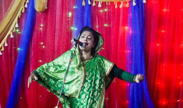 مغنية صوفية تعود إلى الغناء رغم تهديدات المتطرفين في بنغلاديش