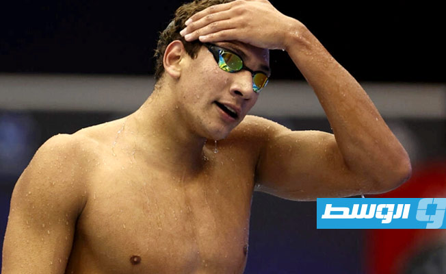 التونسي الحفناوي يقتنص الذهبية الثانية في مونديال السباحة.. ويكشف سر نصيحة والده في حياته