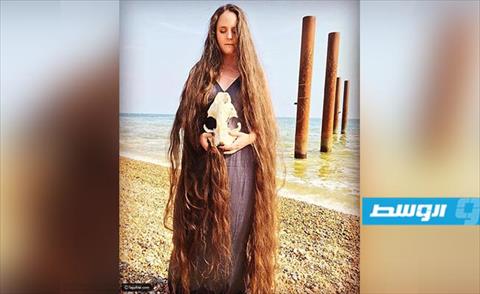 بالصور: فتاة لم تغسل شعرها منذ 20 عامًا.. والنتيجة خيالية