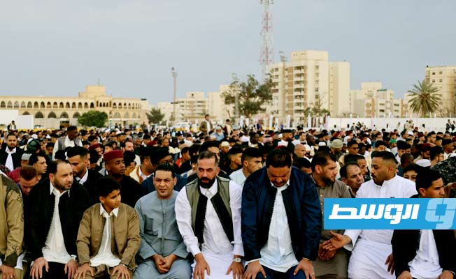 مواطنون يؤدون صلاة عيد الفطر في ساحة الكيش ببنغازي، الجمعة، 21 أبريل 2023 (مديرية أمن بنغازي)
