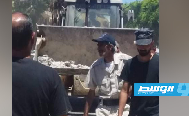 بالصور: إزالة مبانٍ عشوائية بمنطقة وسط البلد في بنغازي