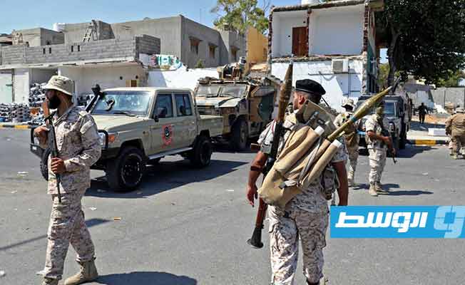 عناصر من «اللواء 444» يتمركزون في مواقع في ضاحية عين زارة بطرابلس في ليبيا حيث وقعت اشتباكات في 22 يوليو 2022. (أ ف ب)